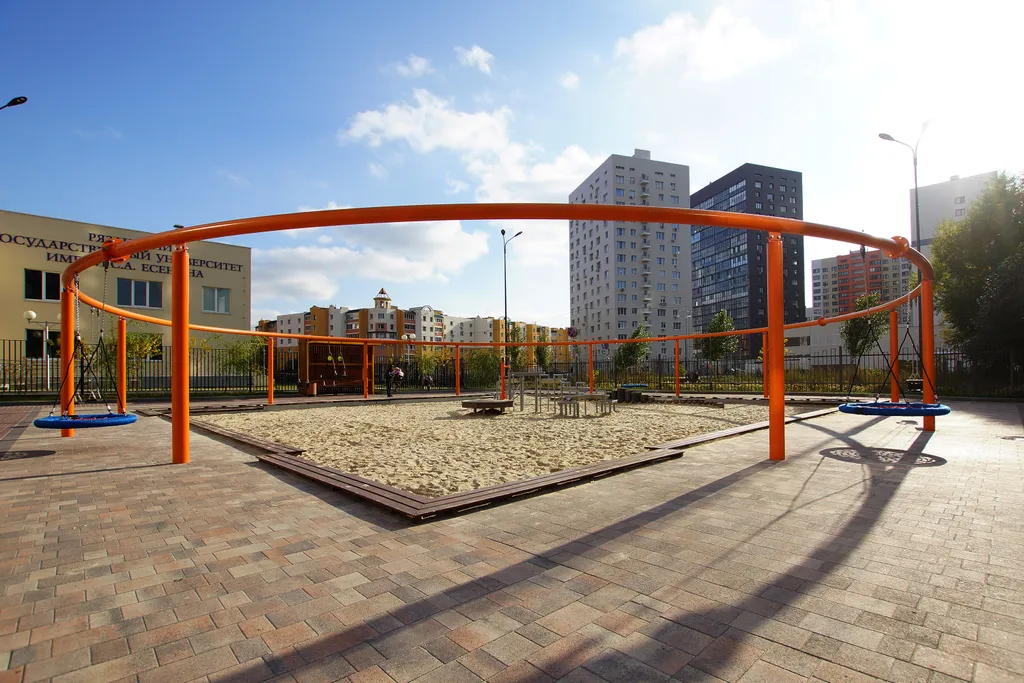 Уютная квартира в ЖК Паруса с подвесным креслом от Kravc Group