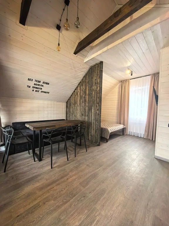 Улучшенный четырёхместный номер с балконом и с собственной кухней