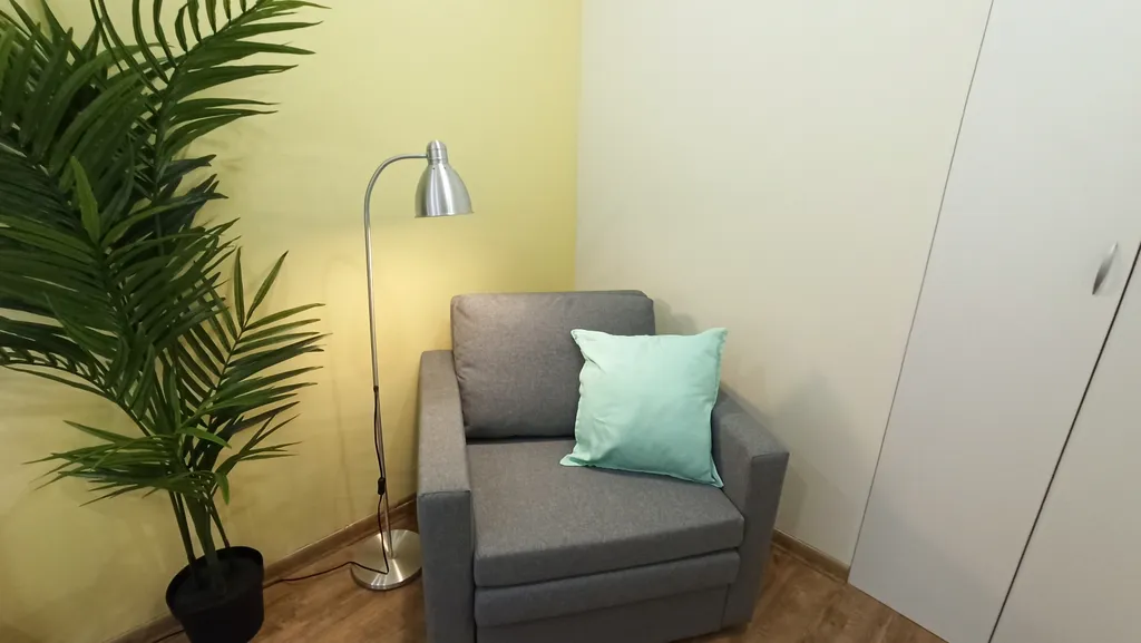 Квартира-студия в локации возле метро для семьи из 5-ти человек