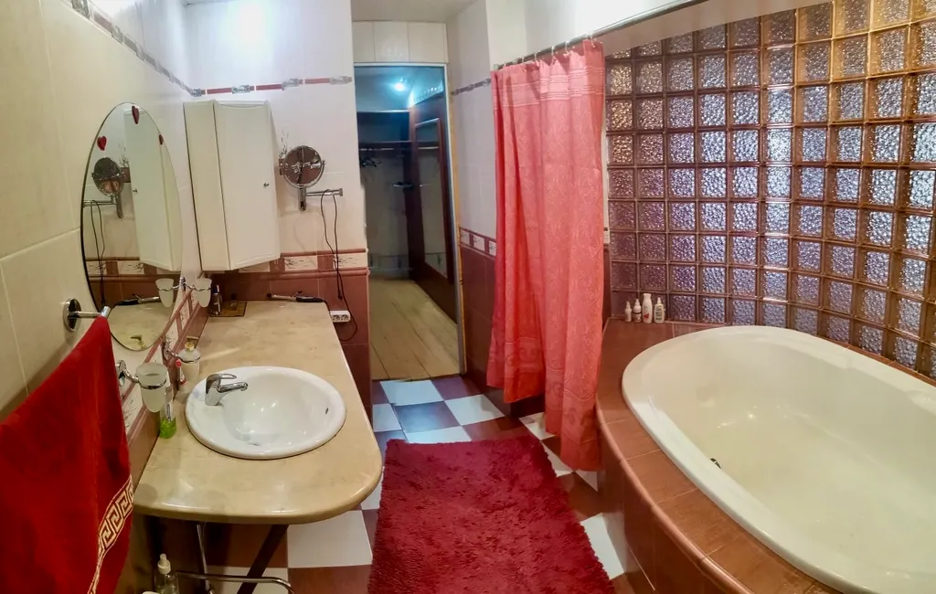 Двухуровневая квартира в центре города