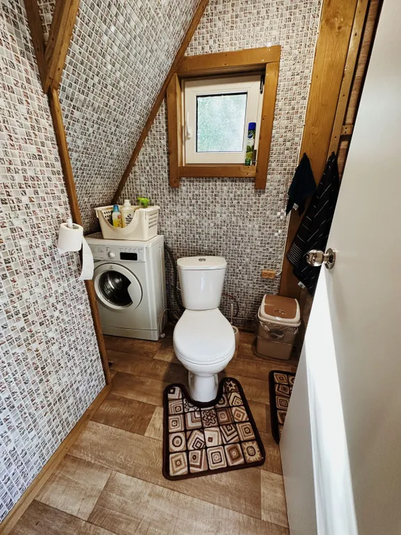 Уютный домик у леса