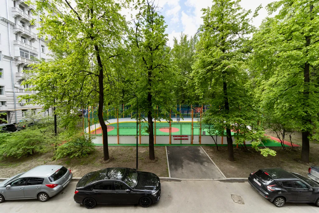 Квартира Квартира 2-комнатный апартамент в сталинском доме на Кутузовском, Окна во двор — Москва