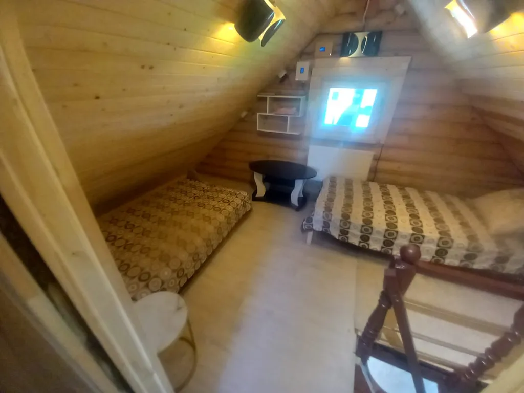 Дом с баней в лесу возле храма и озера