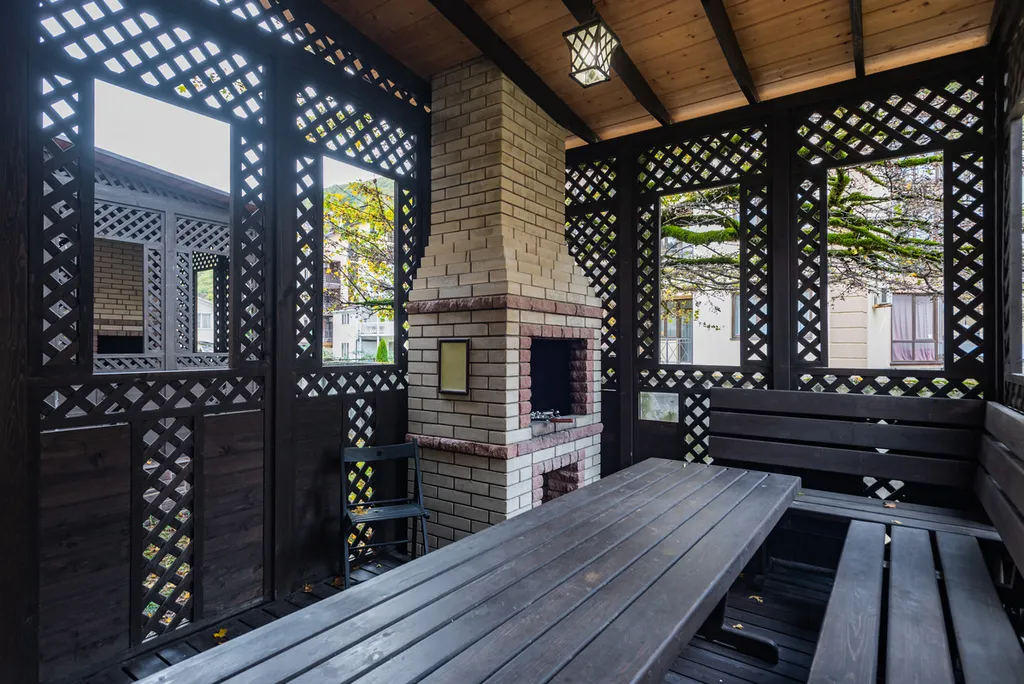 Коттедж с зоной барбекю и парковкой