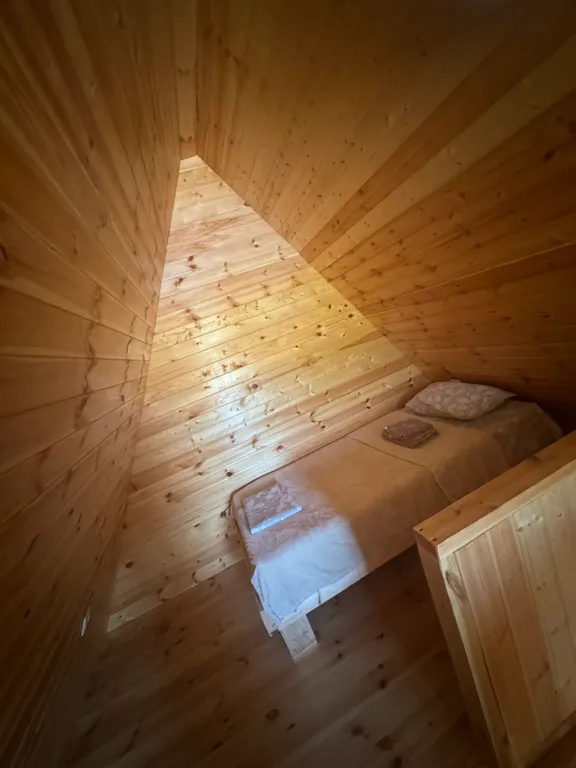 Деревянный дом на территории отеля