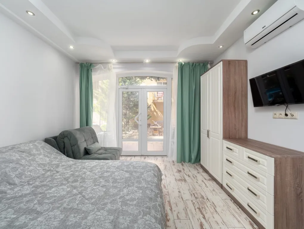 Квартира Квартира Уютная студия у моря с теплым бассейном — Сириус