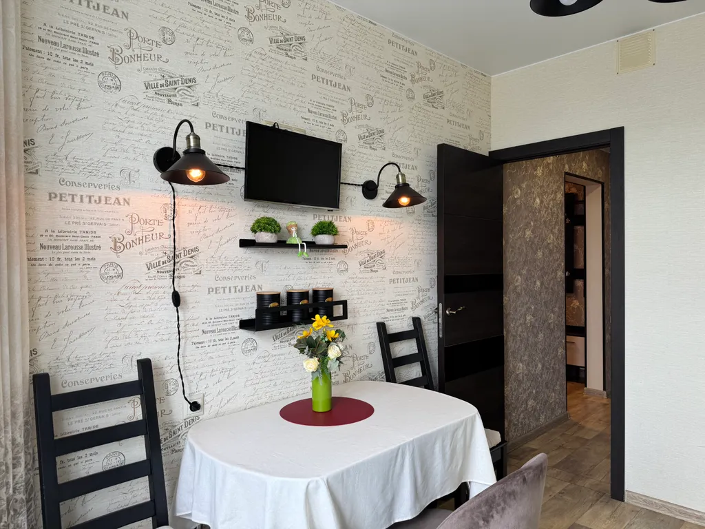 Семейная ретро квартира с видом на лес