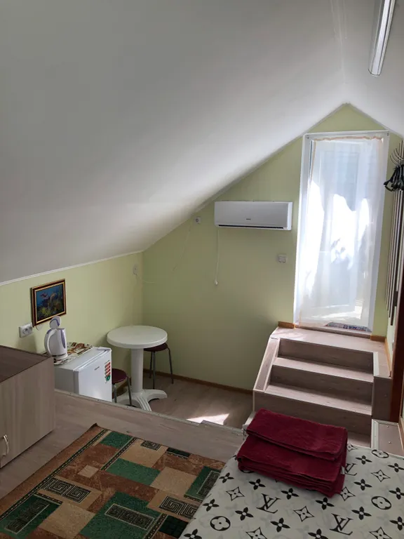 Квартира Квартира Уютный гостевой домик. Lemon с чистыми номерами, зелёным двориком. — Судак