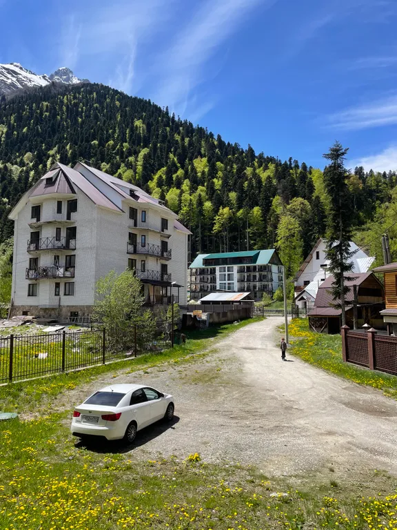 Отель в сердце Домбая с видом на лес и горы