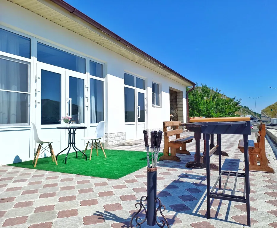 Комфортный семейный номер-студия с видом на горы