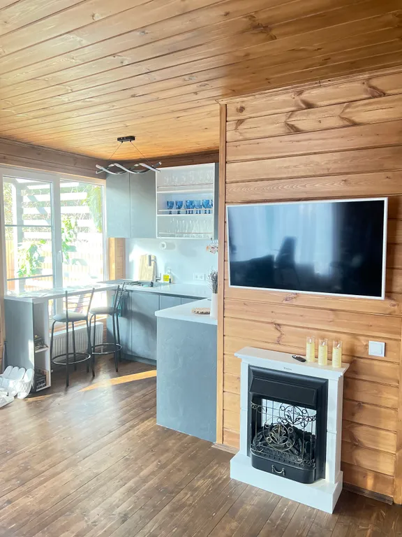 Дом с баней и горячей купелью на дровах