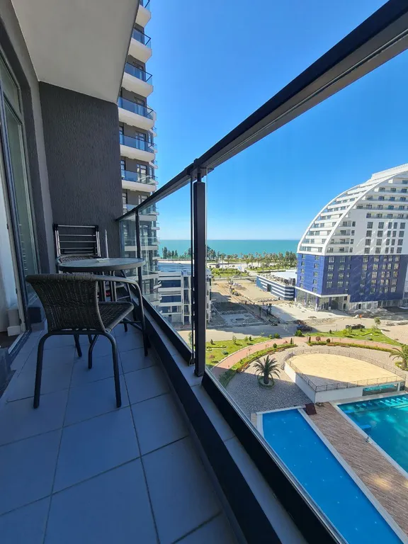 Квартира Просторный апартамент с видом на парк, море и бассейн — аренда посуточно в Батуми