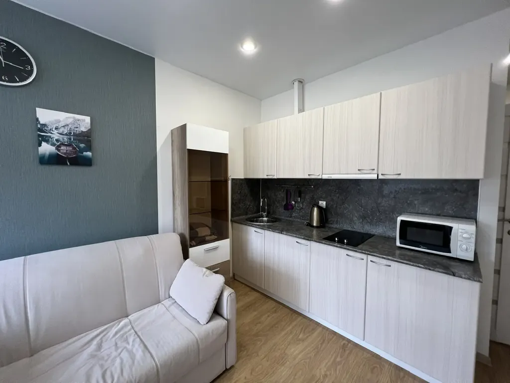 Трехместная студия у моря с видом на горы