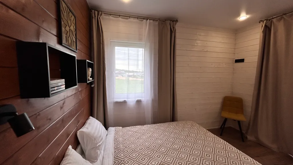 Дом с видом на сосновый лес возле Игоры Драйв с уютной зоной кострища