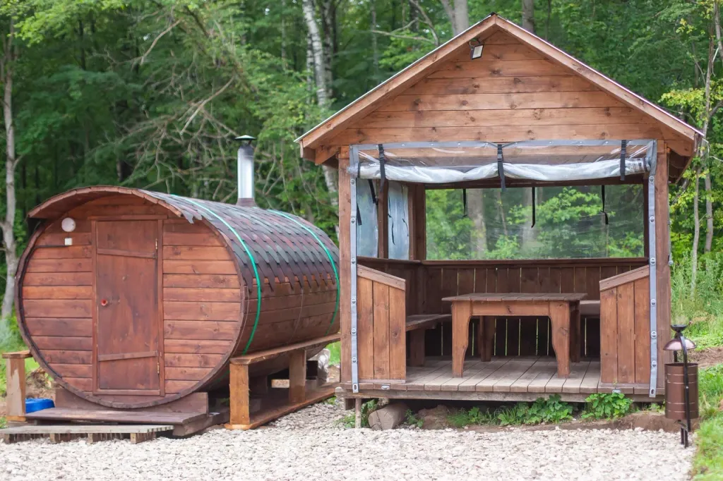 Домик четырёхместный с беседкой и мангалом