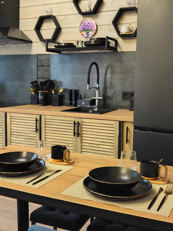 Уютный домик у леса с чаном