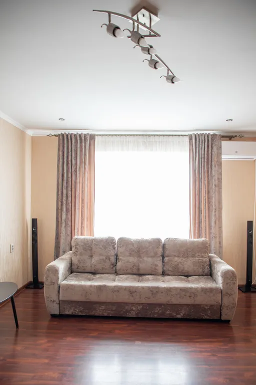 Уютная квартира в элитном районе с видом на озеро в парке имени Кирова