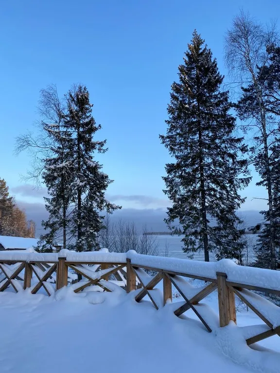 Дом на берегу озера