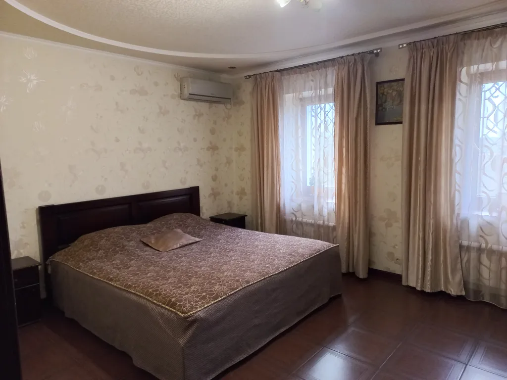 Дом с сауной и бильярдом в центре