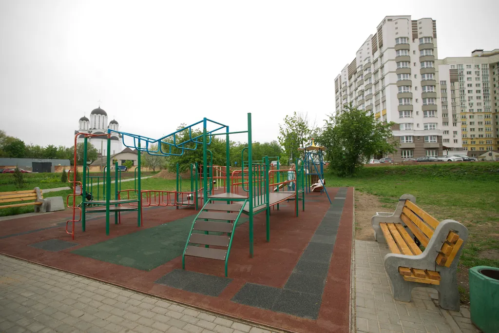 Квартира Квартира Роскошная эко-студия в стиле шале с прекрасным видом на пруд — Минск
