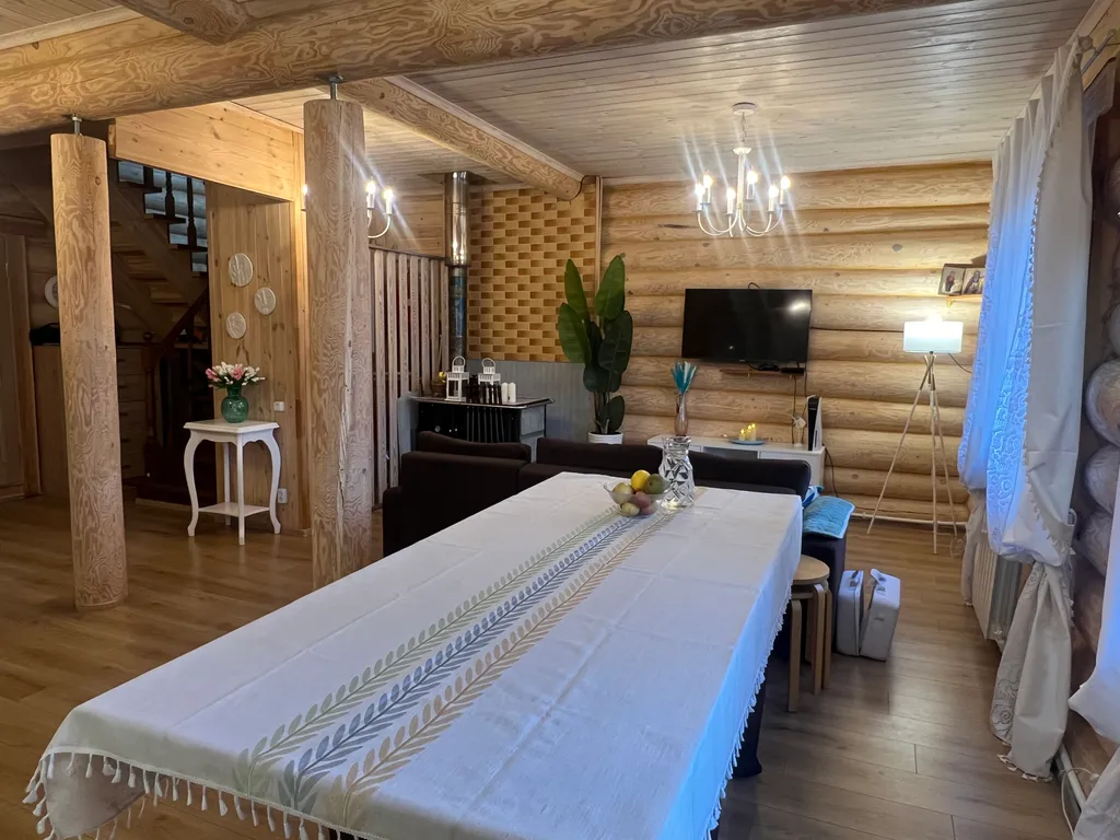 Двухэтажный дом с видом на Галичское озеро