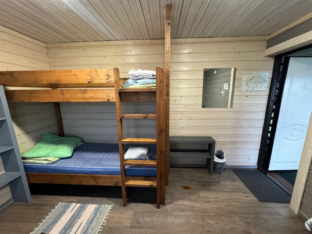 Полдома на берегу озера на базе кемпинга