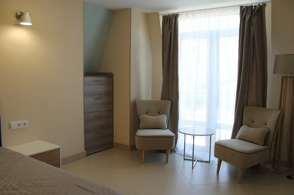 Шикарный двухуровневый апартамент с видом на море и горы