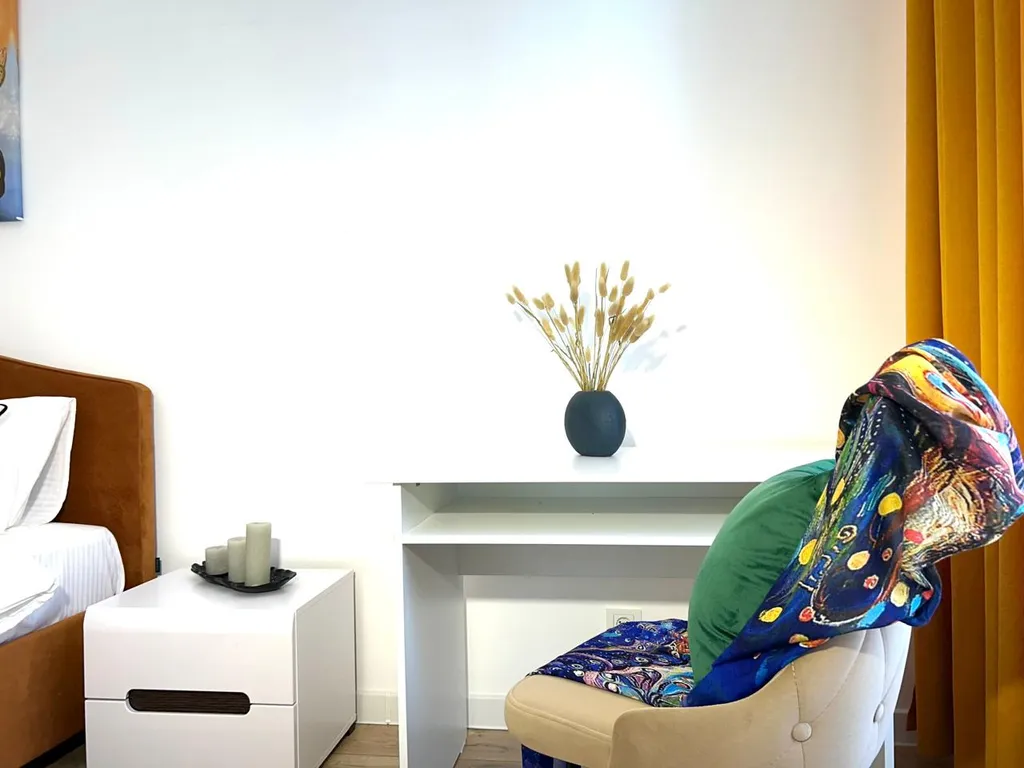 Атмосферная евродвушка, сияние в центре города