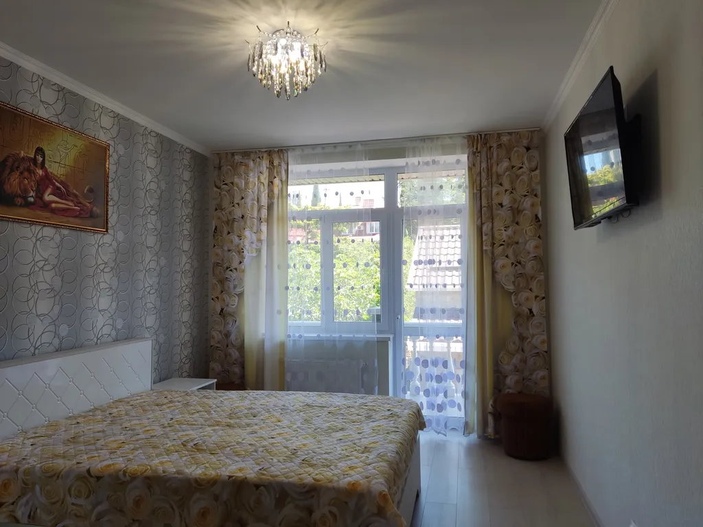 Дом со своим двором и парковкой