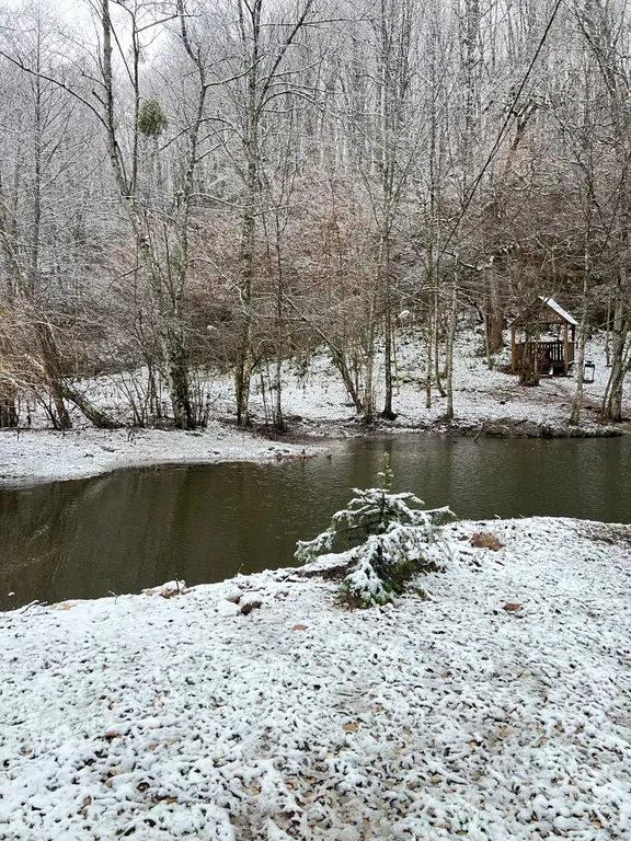 Двухкомнатный домик с видом на озеро
