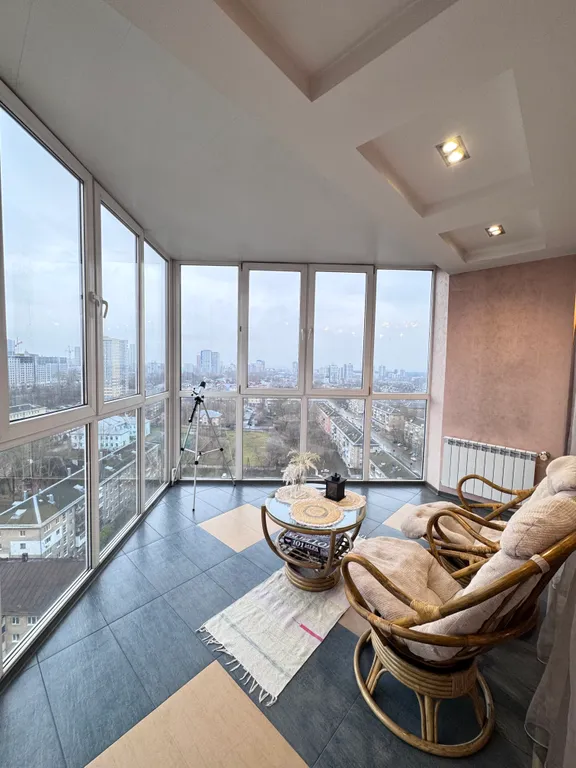 Уютная квартира у Столицы с панорамным видом на город