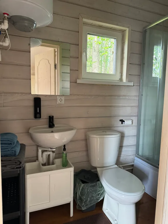 Уютный дом в лесу