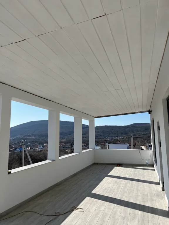 Дом с бассейном и с видом на море и горы