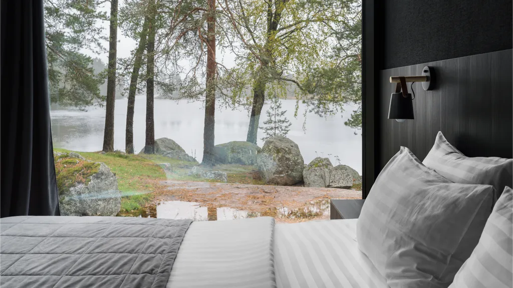 Загородный дом Helsinki с панорамными окнами на берегу реки Вуокса