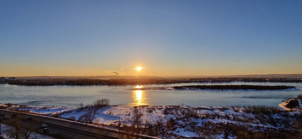 Студия с видом на реку Ангару