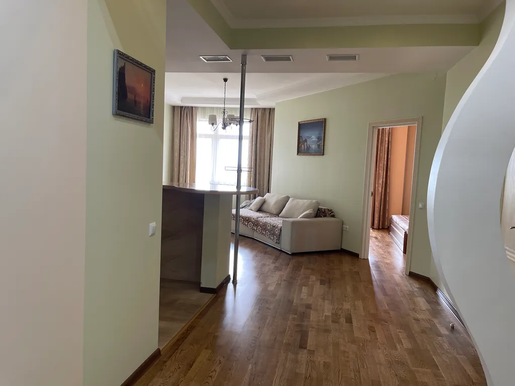 Видовая трехкомнатная квартира