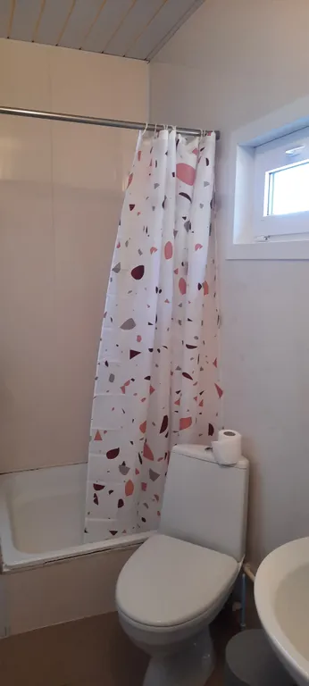 Квартира Комната с балконом, отдельный вход со двора бассейн — Кучугуры