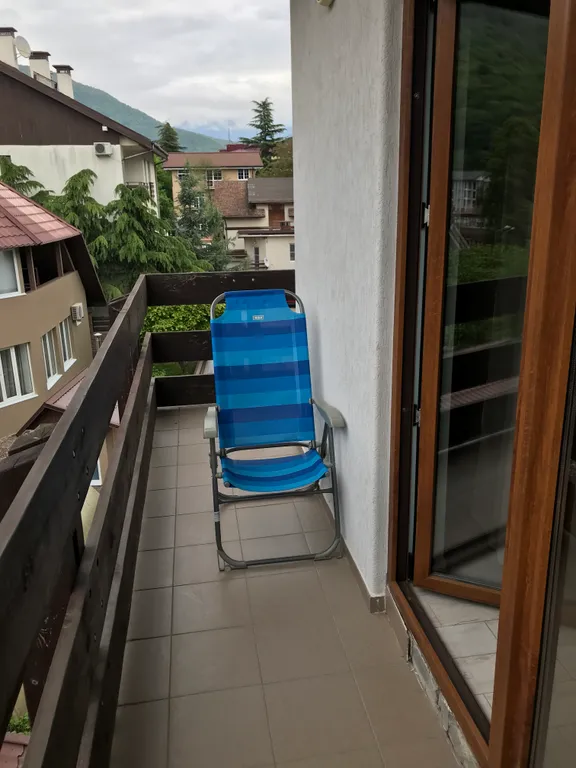 Панорамная студия с потрясающим видом на горы в центре красной поляны