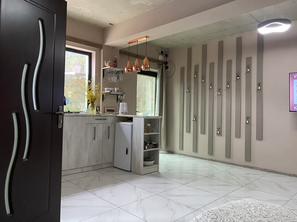 Студия у парка на 1 этаже с отдельным входом со стороны улицы