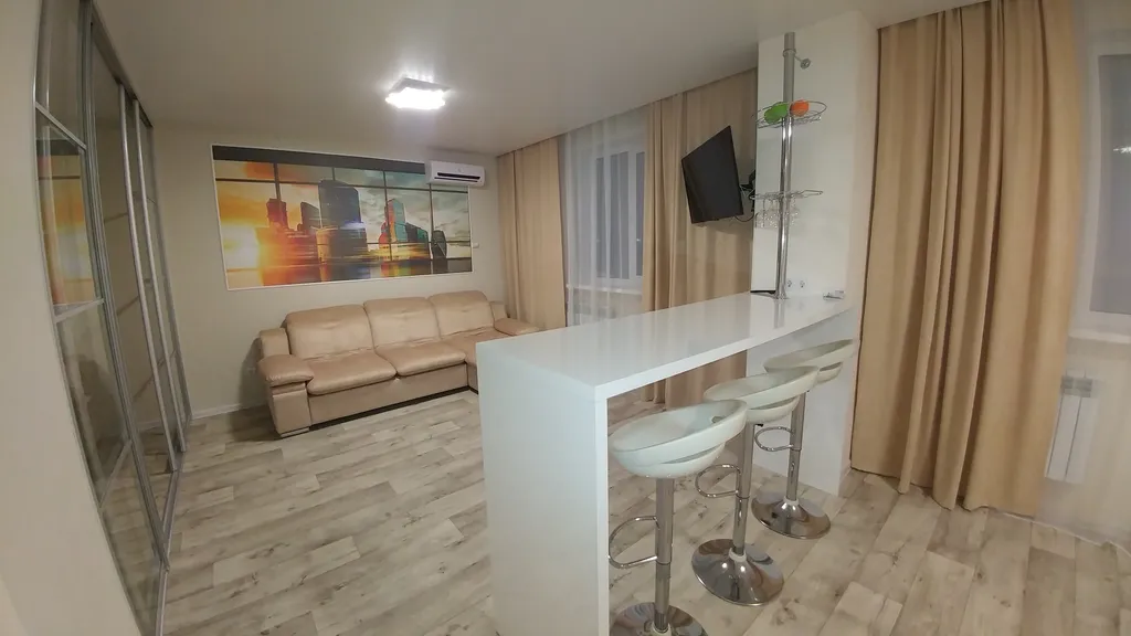 Студия с дизайнерским ремонтом и красивым видом на город