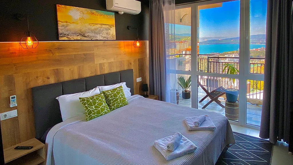 Апартаменты top gelendzhik видовой royal suite 2+2 гостя