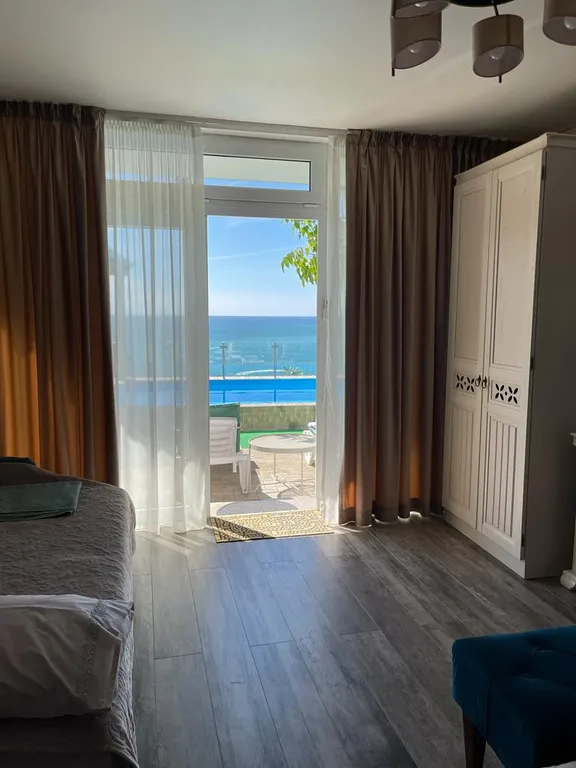 Дом с  бассейном, финской сауной, джакузи и шикарным видом на море