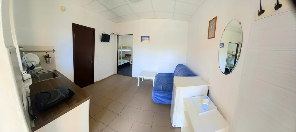 Коттедж Спальня, кухня с диваном, веранда — аренда посуточно в Должанская