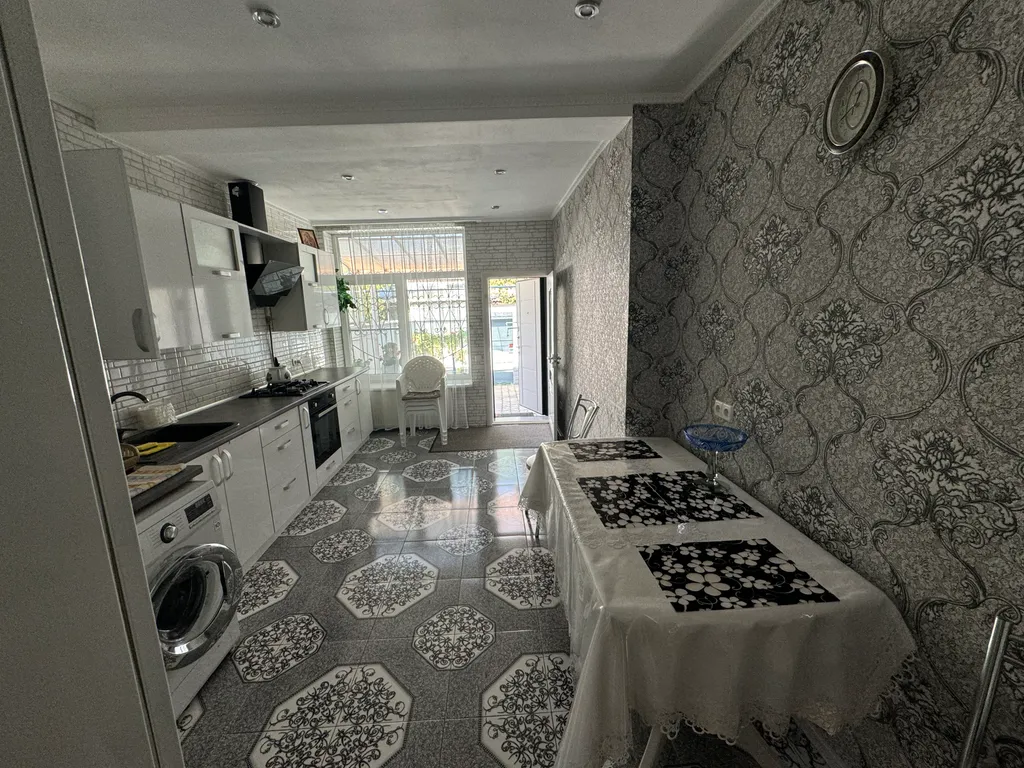 Коттедж Дом в хорошем районе, без соседей — Евпатория