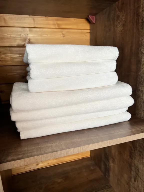 А-фрейм с бассейном и видом на озеро