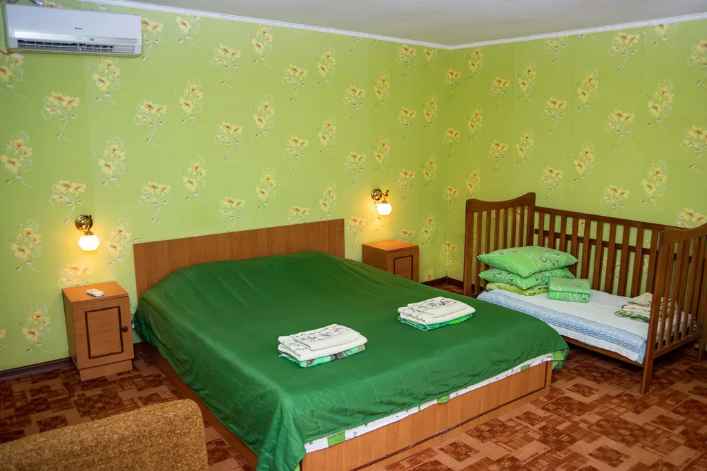 Семейные апартаменты с отдельным уютным двориком