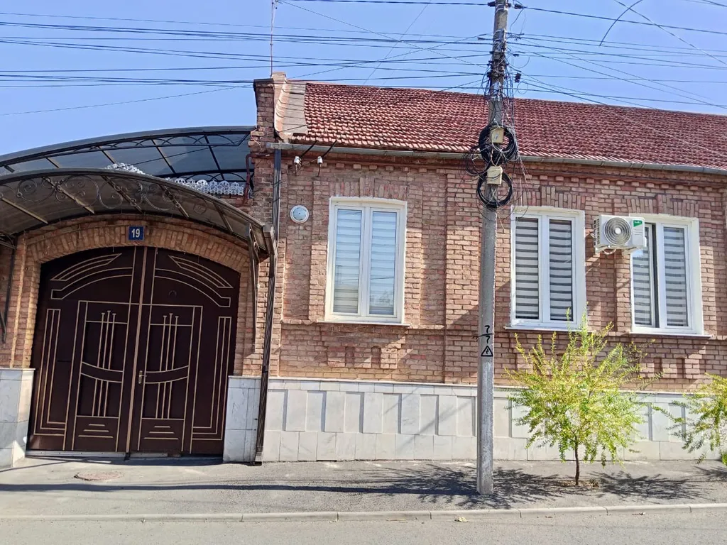 Коттедж Дом-особняк для отличного уединенного отдыха, дистанционное заселение — аренда посуточно в Владикавказ