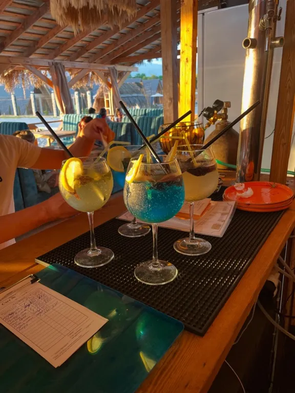 Атмосферные дома a-frame на берегу моря