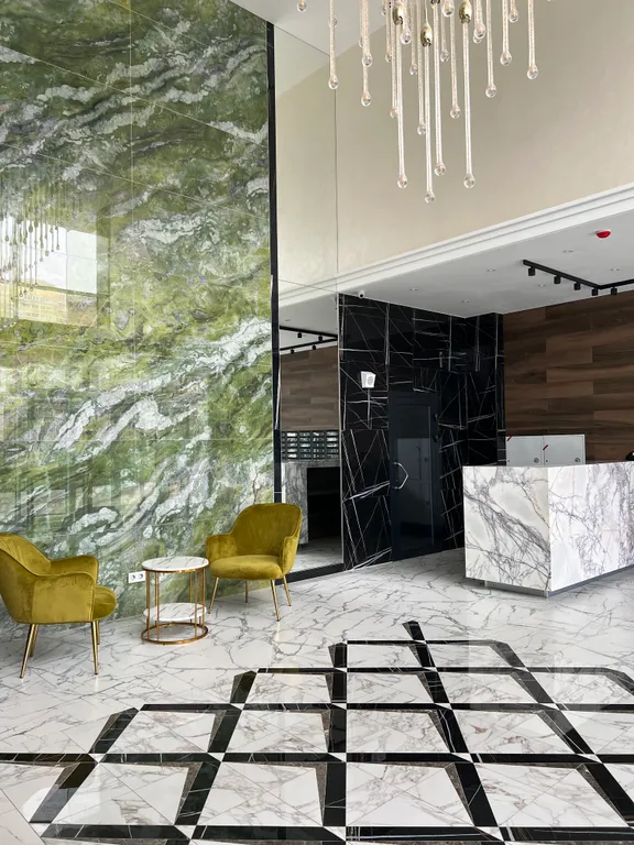 Студия с видом на лес и море