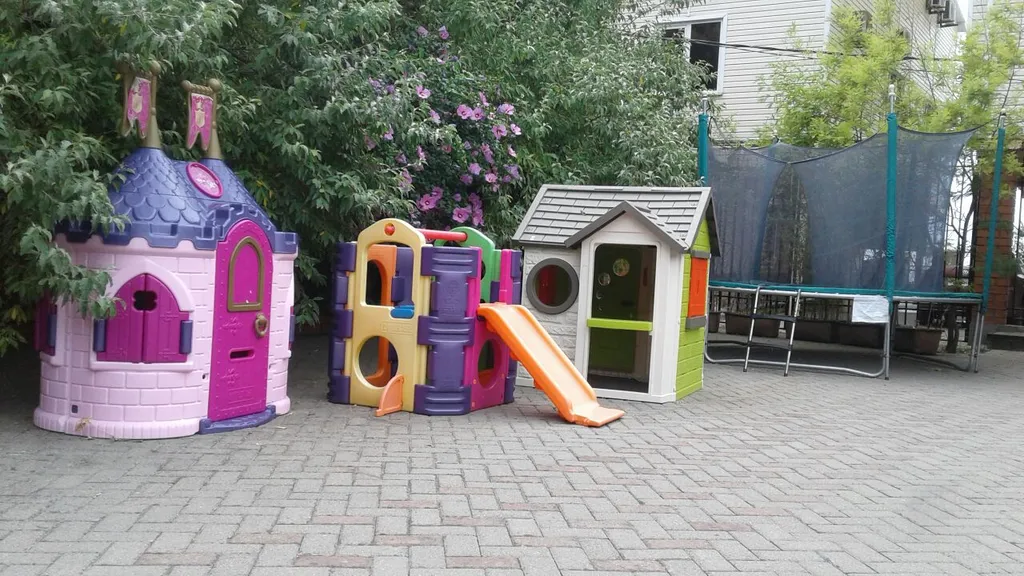 Трёхместная комната без балконом в сторону поселка